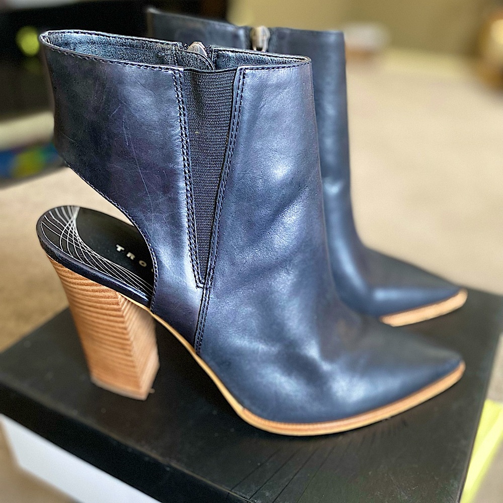 TROUVÉ | BLACK ANKLE BOOT | SIZE: 9.5